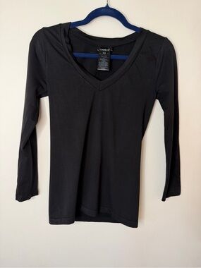 bebe Black V-Neck Long Sleeve Slim Top Size M/L woman’s tee streachy fit fitted